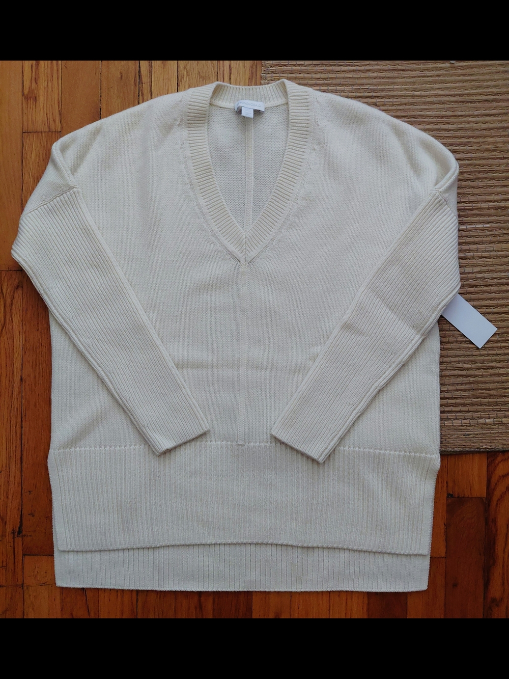 Never Worn-Oversize Beyond Yoga Cream V-Neck Ribbed-Hem Sweater